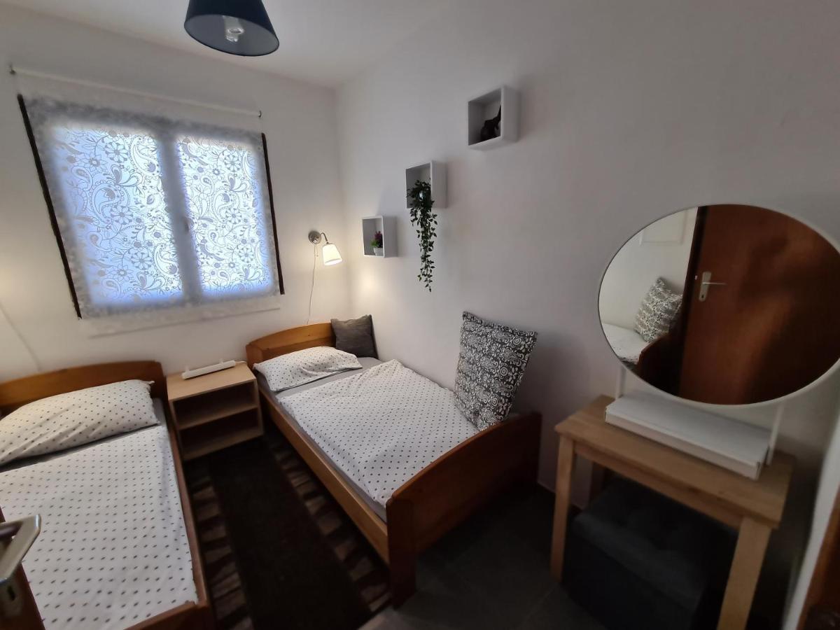 Apartmani Bellevue Vir Exterior foto